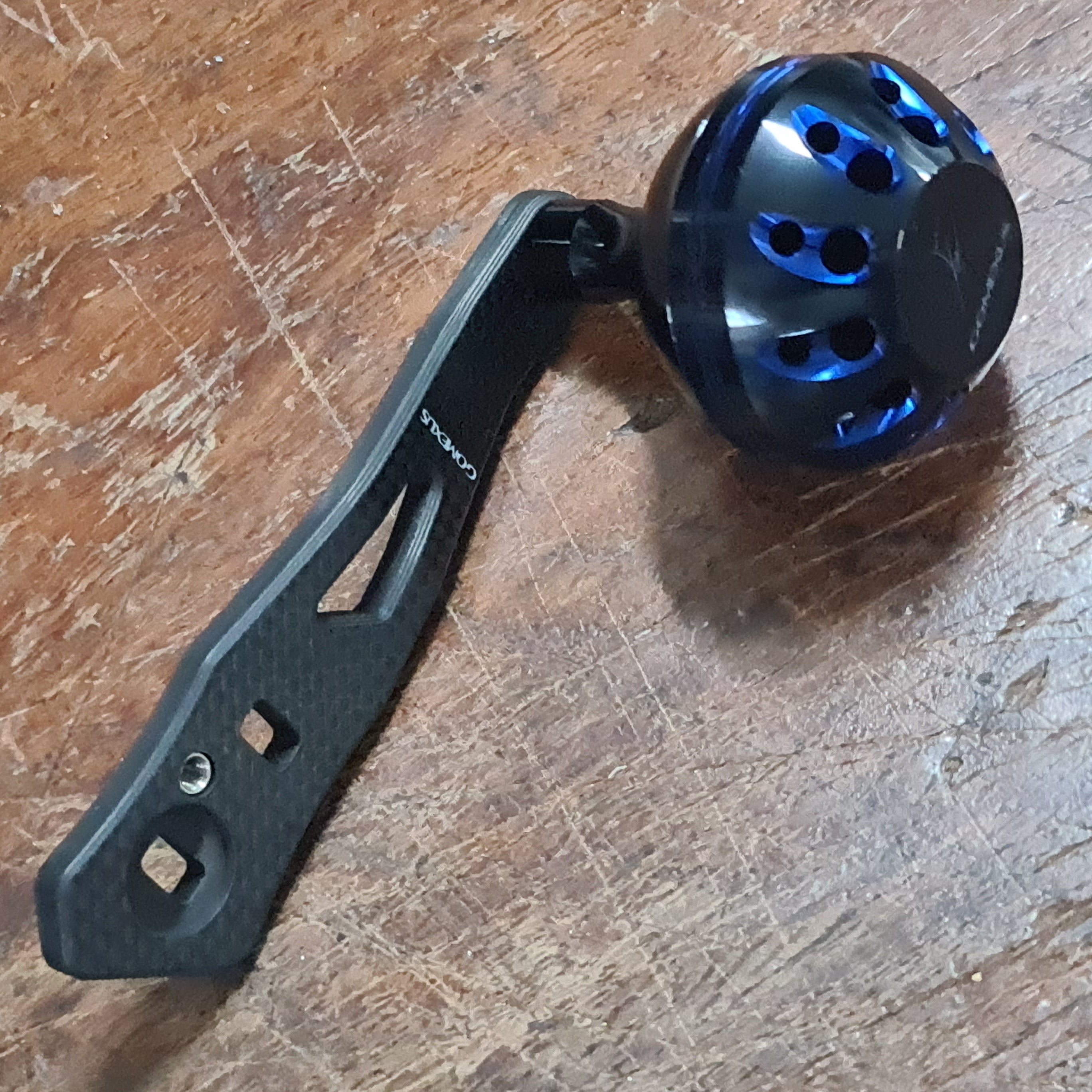 Gomexus LCS75 75mm Carbon Jigging Handle / A38 38mm Knob - Shimano Black / Blue